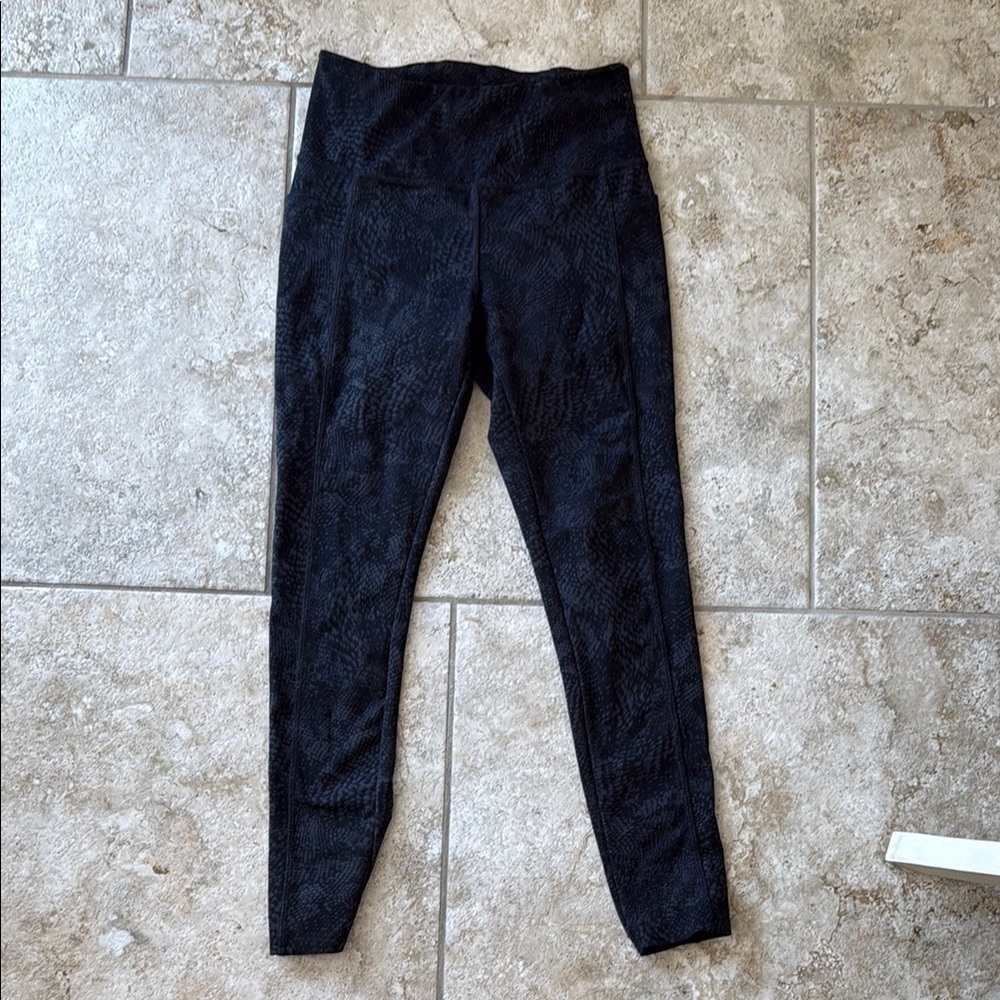 Danskin Snakeskin pattern leggings Size Small / E22
